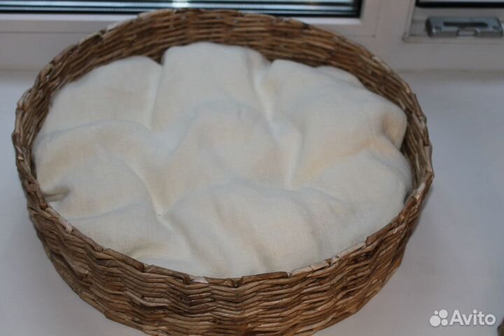 Лежанка для котиков или маленьких собачек