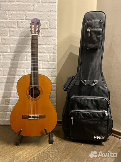 Классическая гитара Yamaha