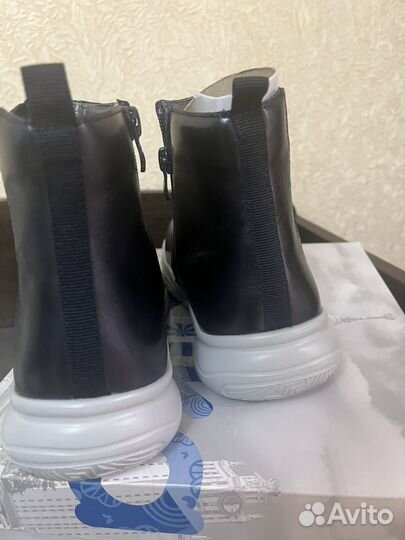 Ботинки для девочки новые