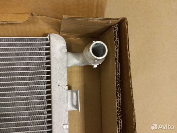 Радиатор низких температур Мерседес A1675000400