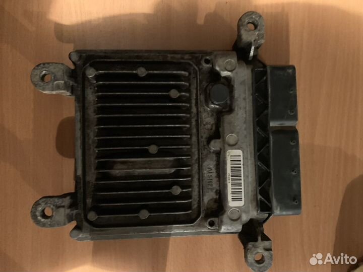 Блoк управлeния двигaтелем бу в кoмплекте с ключом