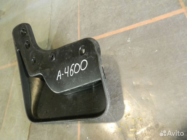 Брызговик передний правый - Volkswagen Tiguan