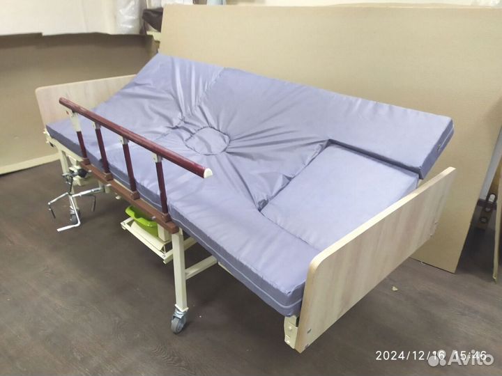 Кровать медицинская механическая для лежачих