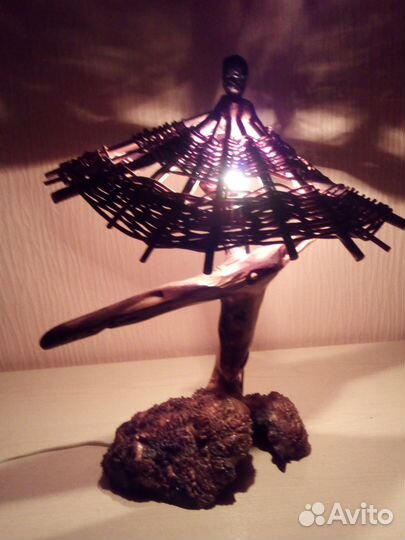 Дизайнерская настольная лампа