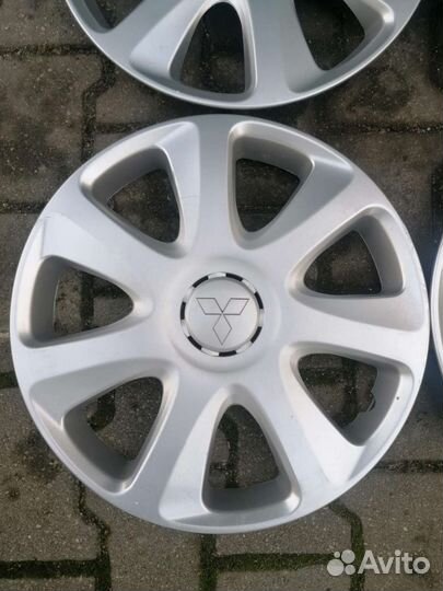 Колпаки оригинальные R16 на mitsubishi. Комплект