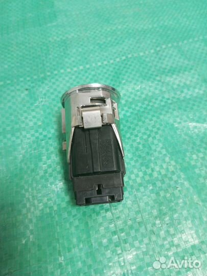 Кнопка запуска двигателя Toyota Corolla Verso AR10