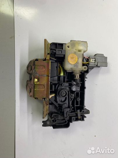 Замок задней двери багажника Вольво Хс90