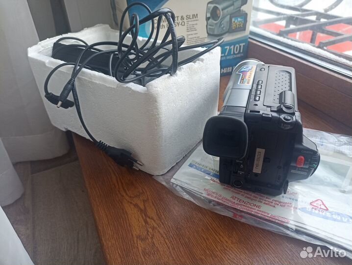 Аналоговая видеокамера samsung VP-L710T