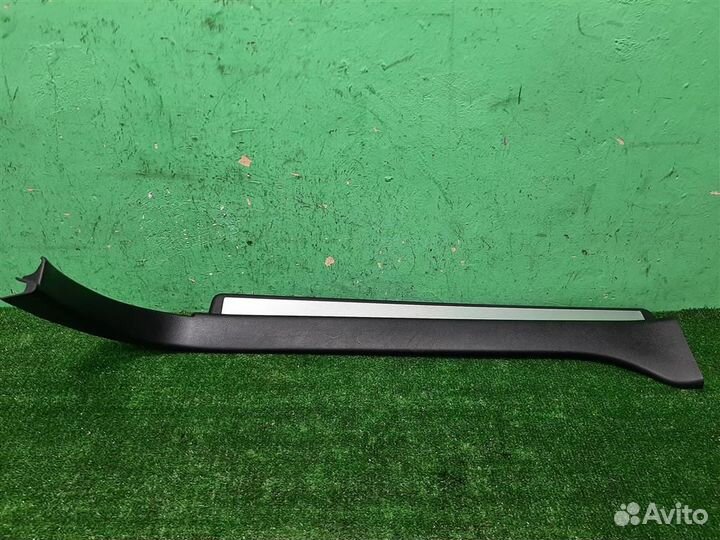 Накладка порога переднего правого внутри Nissan M