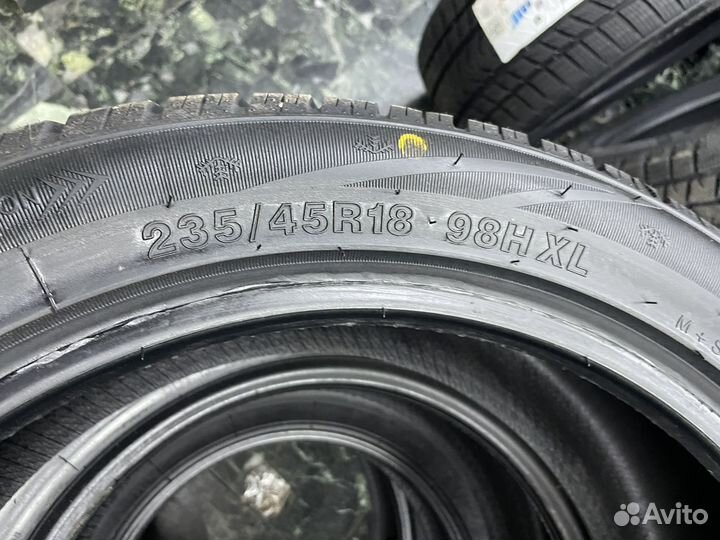 Sonix WinterXPro 888 235/45 R18 98H