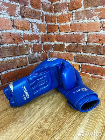 Боксерские перчатки clinch 10 oz