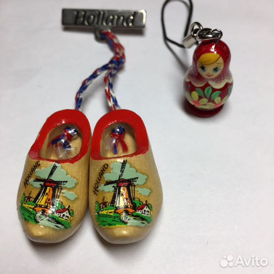 Две миниатюрные игрушечные подвески