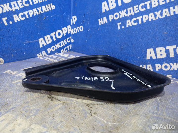 Левый кронштейн переднего подрамника Nissan Teana