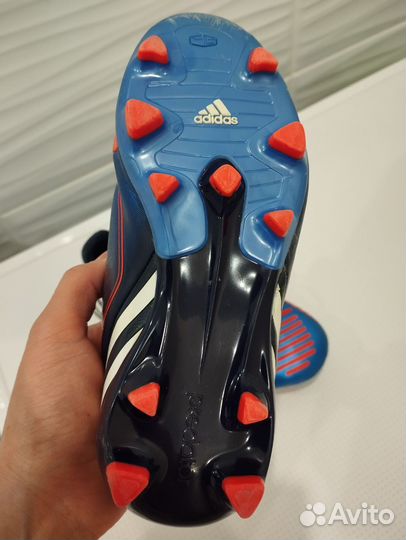 Футбольные бутсы adidas predator