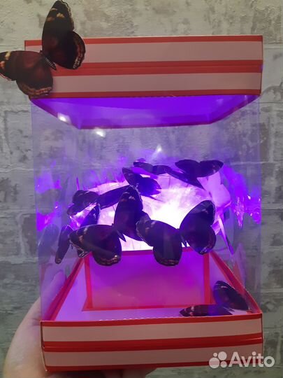 Светильник из бабочек