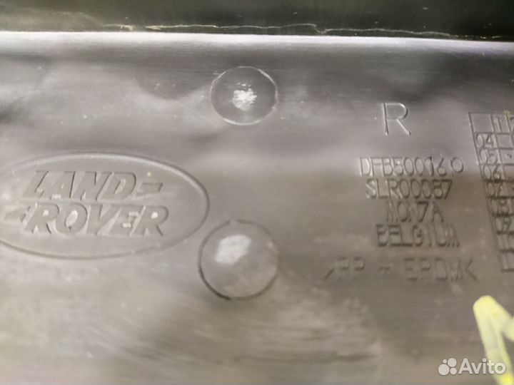 Спойлер (брызговик) бампера передний правый Land