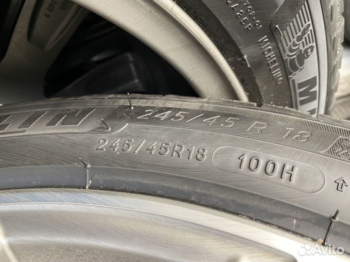 Michelin X-Ice XI3 245/45 R18 100H