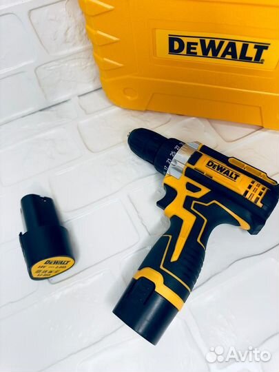 Шуруповерт новый DeWalt 18V с кейсом и набором