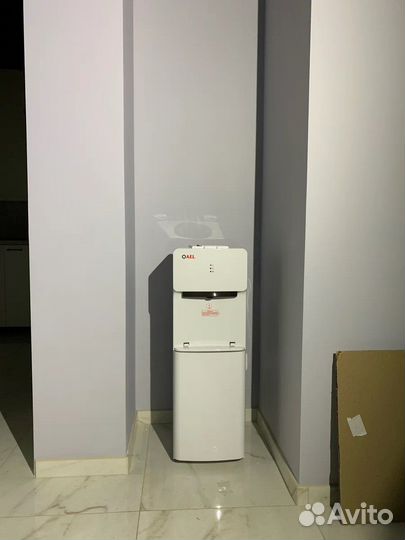 Кулер для воды напольный AEL LC-AEL-420