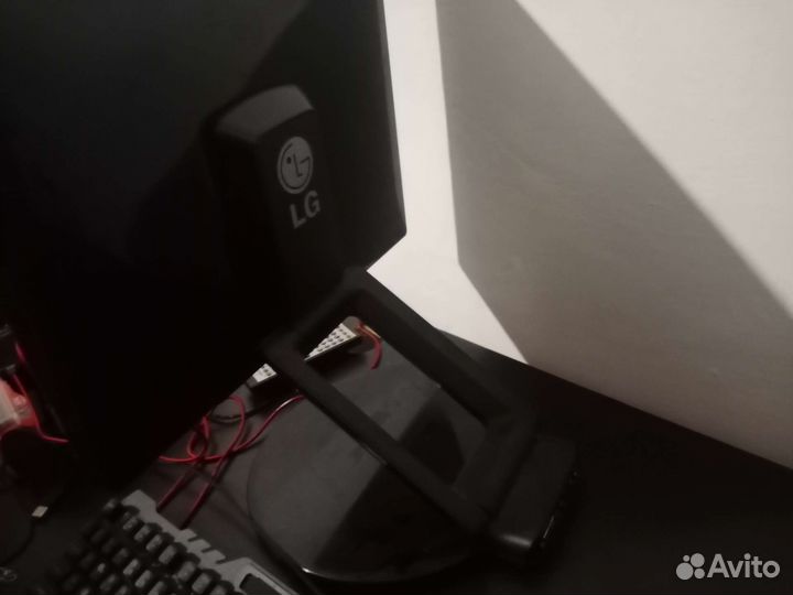Монитор LG