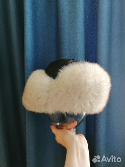 Женские меховые шапки