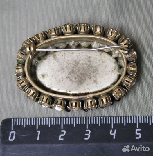 Брошь большая, Чехословакия, утрата трёх камней, р