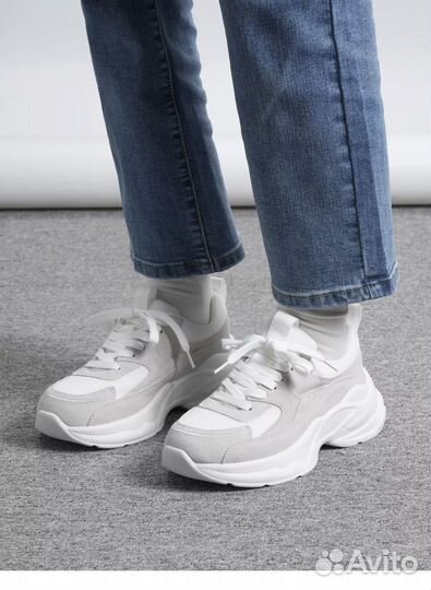 Кроссовки женские