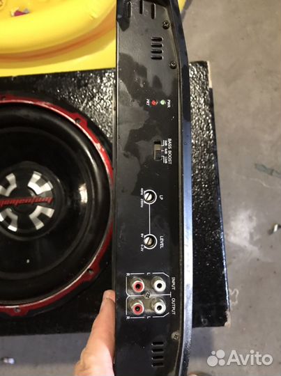 Сабвуфер и усилитель в автомобиль