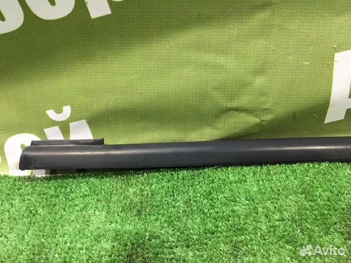 Уплотнитель стекла двери задний левый Ford Focus 2