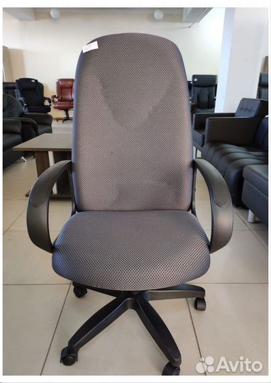 Офисное кресло