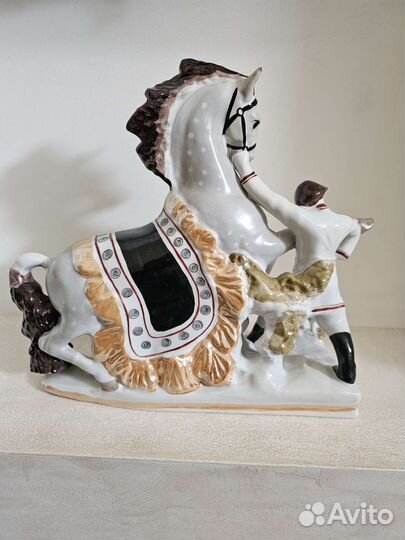 Фарфоровые статуэтки Конёк-горбунок (триптих)