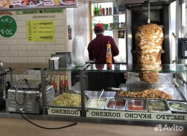 Точка шаурмы рядом с магазином 