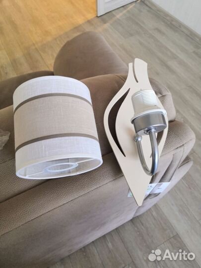 Продам настенные светильники