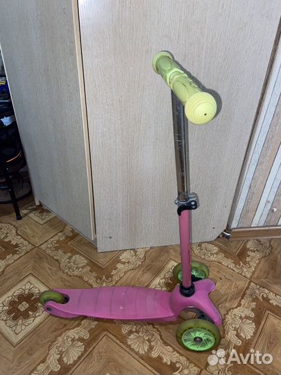 Самокат со светящимися колесами