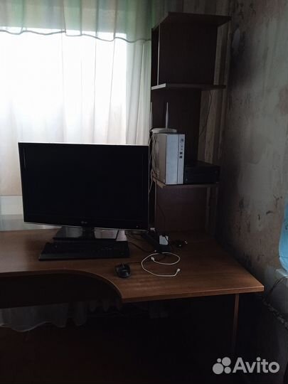 Продам компьютерный стол