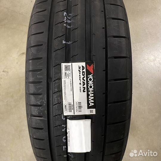Yokohama Advan Sport V107 245/40 R19 98Y