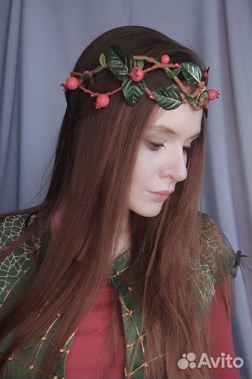 Диадема с красными ягодами