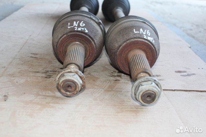 Задние привода на Lincoln Navigator 2 2003г