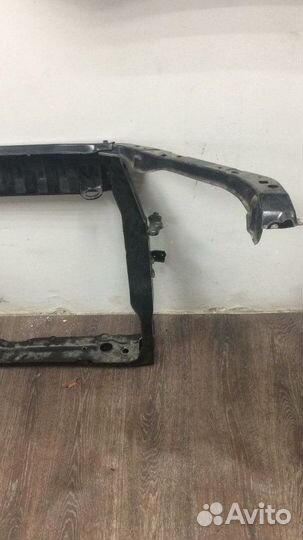 Рамка радиатора передняя Toyota Noah AZR60