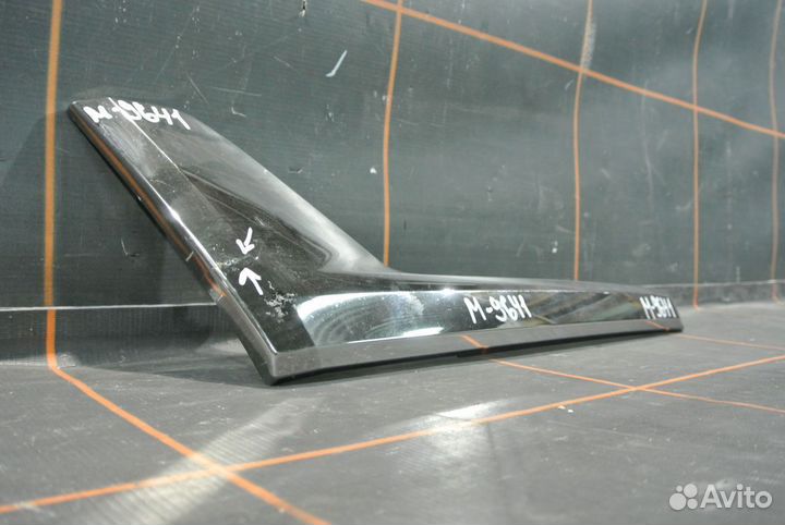 Накладка на фару правую - Toyota Land Cruiser 20