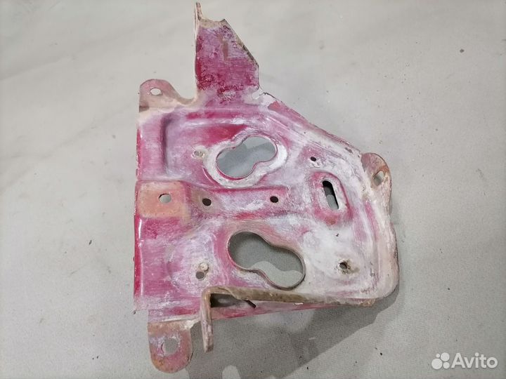 Площадка под акб Mazda 323 BF 1980-1989