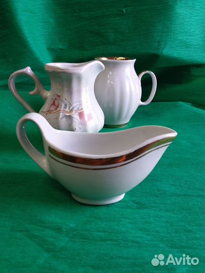 Одним лотом вместе 3 молочника