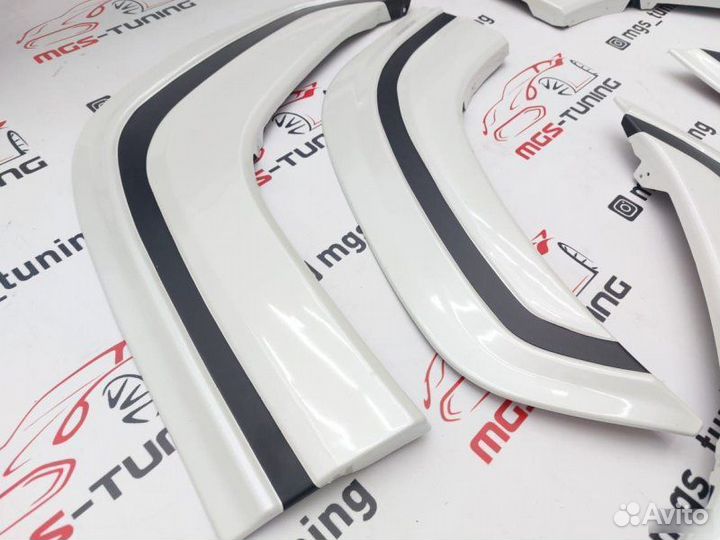 Обвес Modellista на Toyota Land Cruiser 300 White