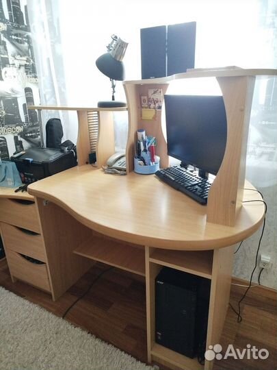 Продам компьютерный стол