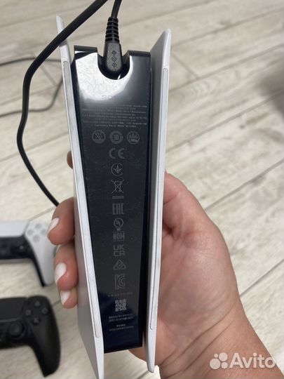 Sony Ps5 + 2-й геймпад + зарядная станция