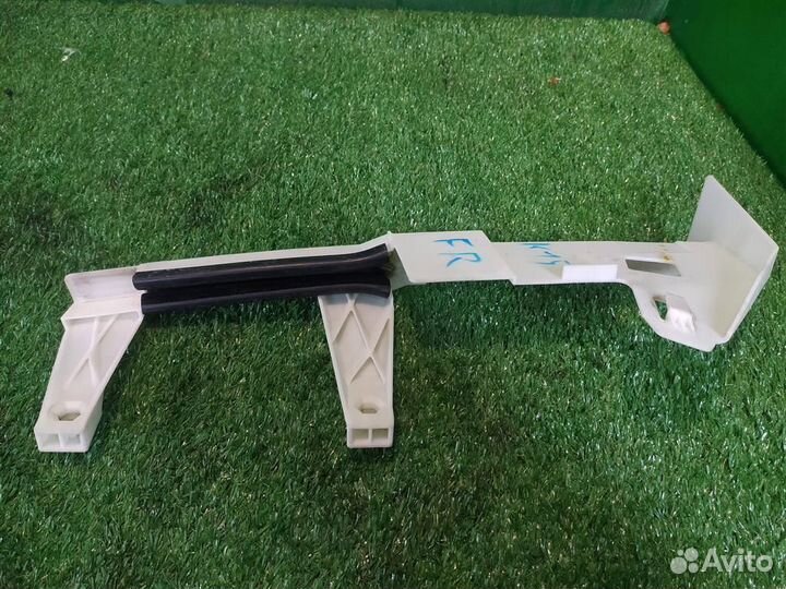 Направляющая стекла двери задней правой Peugeot 3