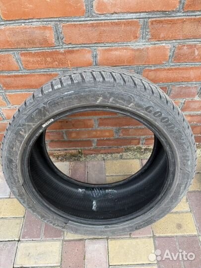 Goodyear EfficientGrip Performance 235/45 R8 25M