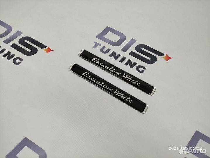 Шильдик Land Cruiser 200 Executive White 2016+