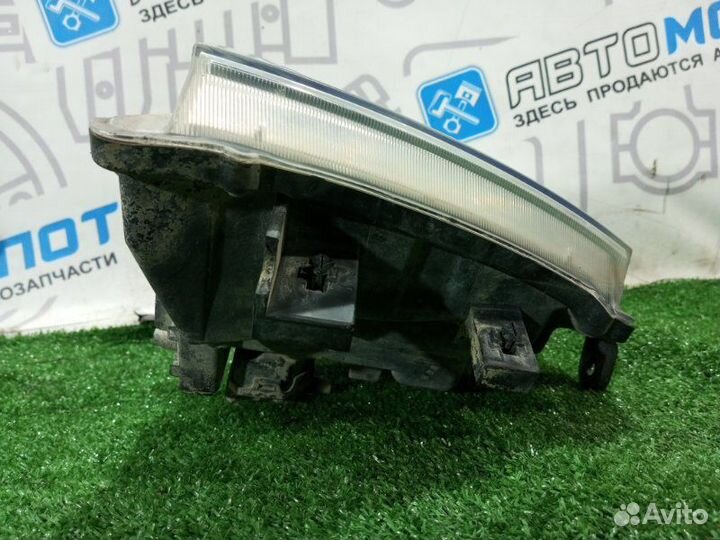 Фара правая Nissan Navara D40 YD25ddti