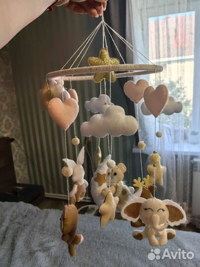 Мобиль в кроватку из фетра